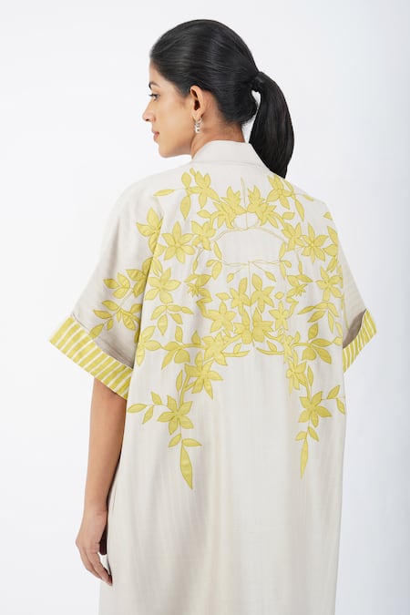 Diva By Sangeeta Ranka_White Chanderi, Silk Applique, Piping Mandarin Collar Foliage Jacket _Online_at_Aza_Fashions