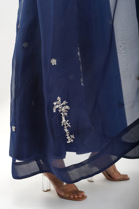 Buy_Diva By Sangeeta Ranka_Blue Organza, Chanderi, Linen Embroidery, Zari V-neck Floral Angarkha Set 