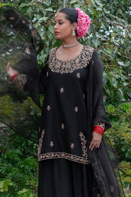 Pants And Pajamas Black Silk Organza Sequins, Zari Floral Butta Embroidered Dupatta Online at Aza Fashions Pants And Pajamas_Black Silk Organza Sequins, Zari Floral Butta Embroidered Dupatta _Online_at_Aza_Fashions