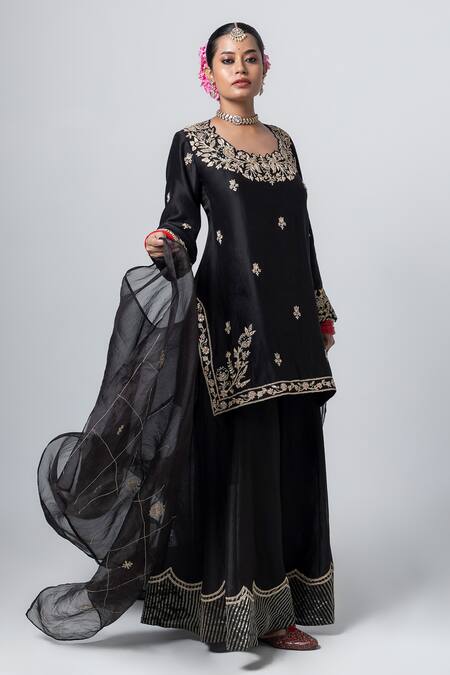 Buy Pants And Pajamas Black Silk Organza Sequins, Zari Floral Butta Embroidered Dupatta Online at Aza Fashions Buy_Pants And Pajamas_Black Silk Organza Sequins, Zari Floral Butta Embroidered Dupatta _Online_at_Aza_Fashions