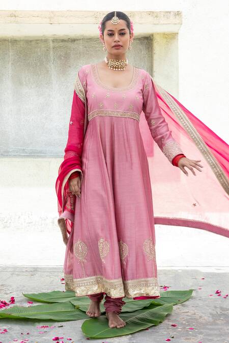 Shop Pants And Pajamas Magenta Silk Organza Sequins, Gota Patti, Zari Border Embroidered Dupatta Online at Aza Fashions Shop_Pants And Pajamas_Magenta Silk Organza Sequins, Gota Patti, Zari Border Embroidered Dupatta _Online_at_Aza_Fashions