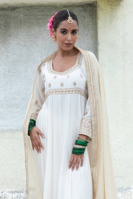Pants And Pajamas_White Chanderi Sequins, Zari, Gota Patti Border Embroidered Dupatta _Online_at_Aza_Fashions