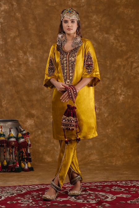 Ekavira Rubina Coin Embellished Kurta With Tulip Pant 