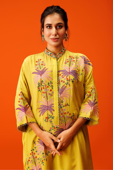 Rishi And Soujit_Green Mandarin Collar Tropical Embroidered Kaftan And Dhoti Pant Set _Online_at_Aza_Fashions