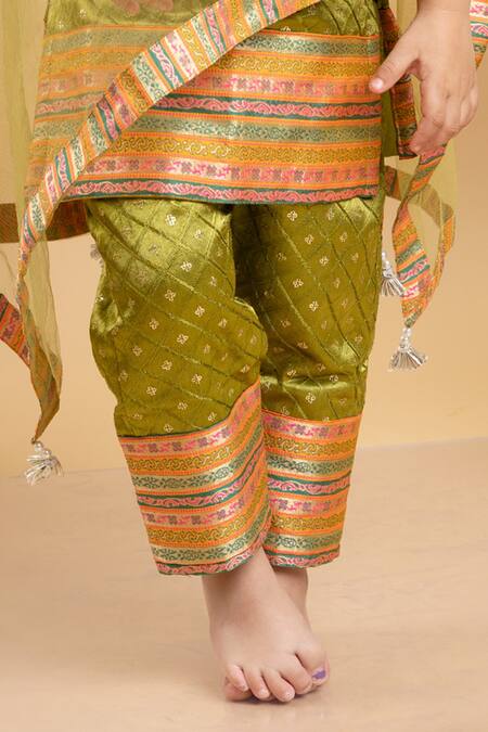 Kirti Agarwal - Pret N Couture Green Muslin, Net Embroidery, Foil Printing, Mirrors Kurta Pant Set Online at Aza Fashions Kirti Agarwal - Pret N Couture_Green Muslin, Net Embroidery, Foil Printing, Mirrors Kurta Pant Set _Online_at_Aza_Fashions