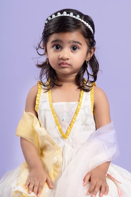 Kirti Agarwal - Pret N Couture_Off White Chanderi Silk, Spandex Embroidery Floral Kurta Set_Online_at_Aza_Fashions