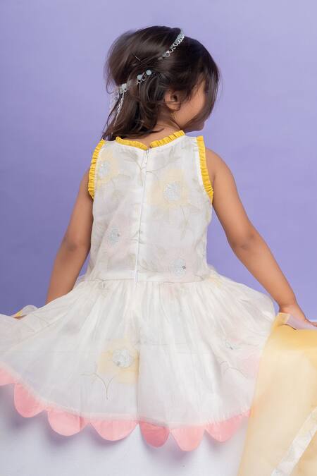 Buy_Kirti Agarwal - Pret N Couture_Off White Chanderi Silk, Spandex Embroidery Floral Kurta Set_Online_at_Aza_Fashions