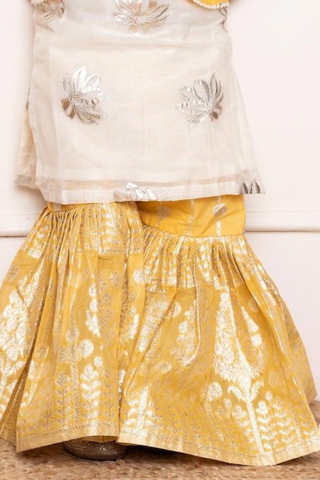 Kirti Agarwal - Pret N Couture Off White Chanderi Silk, Cotton Embroidery Abstract Woven Kurta And Sharara Set Online at Aza Fashions Kirti Agarwal - Pret N Couture_Off White Chanderi Silk, Cotton Embroidery Abstract Woven Kurta And Sharara Set _Online_at_Aza_Fashions