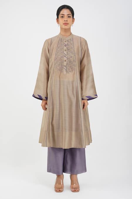 Diva By Sangeeta Ranka_Brown Silk, Chanderi Embroidery Mandarin Collar Zardozi Kurta Trouser Set _Online_at_Aza_Fashions