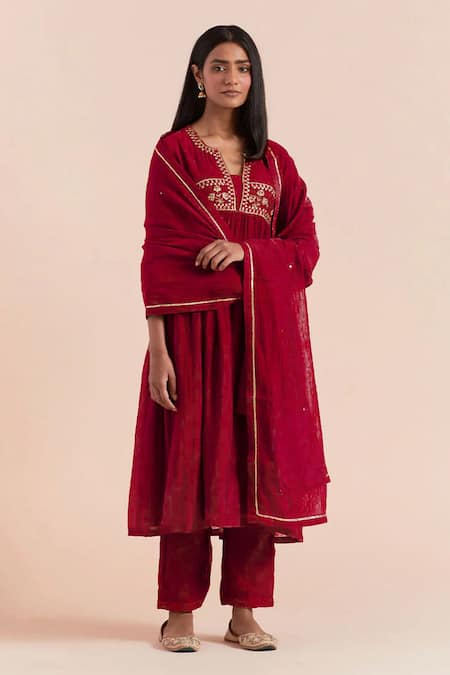 Priya Chaudhary Thread Embroidered Yoke Kurta Pant Set 