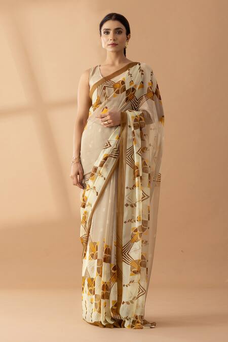 Buy_Thee Modern Roots_Beige Chiffon Contrast Mystical Print Saree 