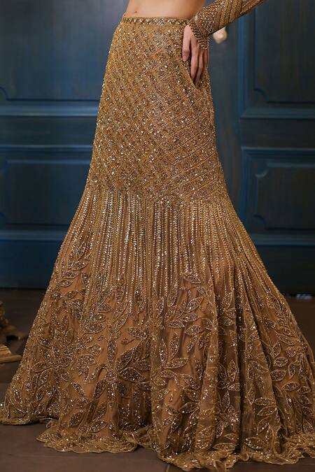 Isa By Dolly Wahal_Gold Net Beads, Stella Embellished Checkered Fish-cut Bridal Lehenga With Blouse _Online_at_Aza_Fashions