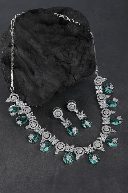 Shop Auraa Trends Green Crystals Geometric Carved Kundan Embellished Necklace Set at Aza Fashions Shop_Auraa Trends_Green Crystals Geometric Carved Kundan Embellished Necklace Set _at_Aza_Fashions