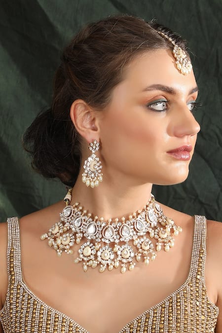 Auraa Trends Crystal Studded Drop Pattern Choker Set 