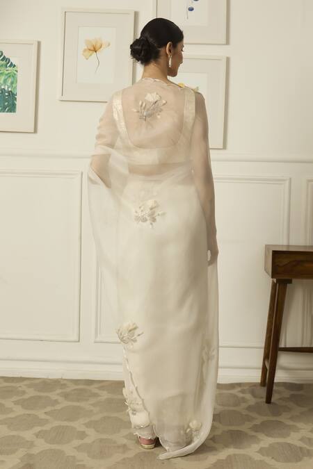 Peeli Dori White Silk Organza Beads, Embroidery Sweetheart Neck Floret Saree With Blouse at Aza Fashions Peeli Dori_White Silk Organza Beads, Embroidery Sweetheart Neck Floret Saree With Blouse _at_Aza_Fashions