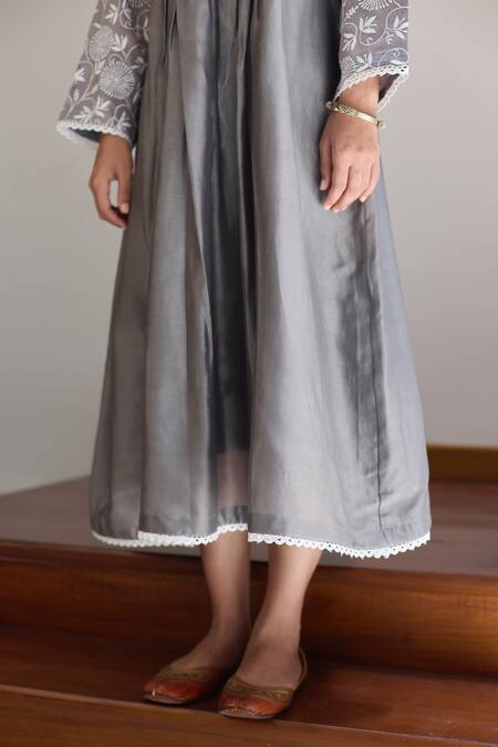 Buy_Vasstram_Grey Chanderi Lace Round Neck Floral Chikankari Sleeve Embroidered Dress