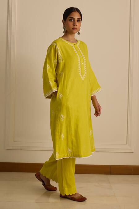 Vasstram_Yellow Cotton Lace Round Neck Thread Placement Embroidered Kurta_Online_at_Aza_Fashions
