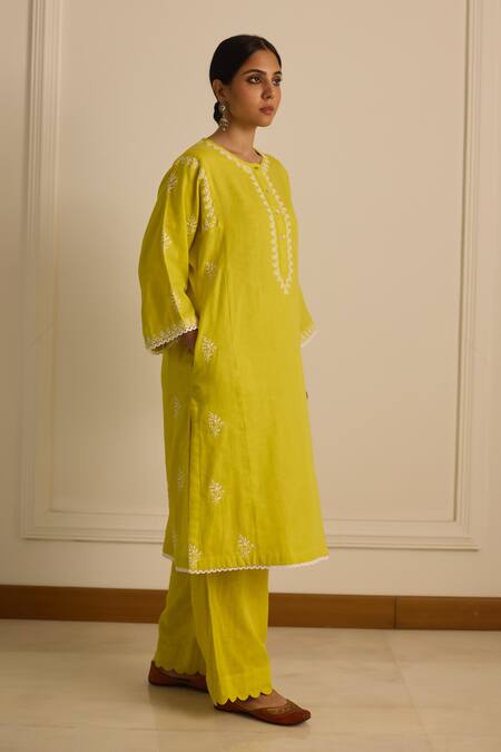 Buy_Vasstram_Yellow Cotton Lace Round Neck Thread Placement Embroidered Kurta_Online_at_Aza_Fashions