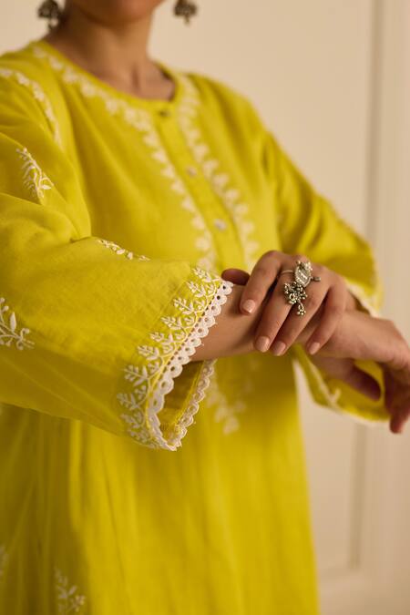 Shop_Vasstram_Yellow Cotton Lace Round Neck Thread Placement Embroidered Kurta_Online_at_Aza_Fashions