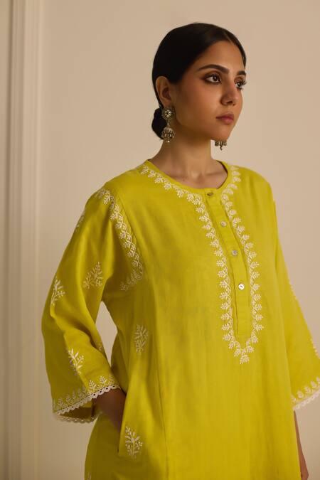Vasstram_Yellow Cotton Lace Round Neck Thread Placement Embroidered Kurta_at_Aza_Fashions