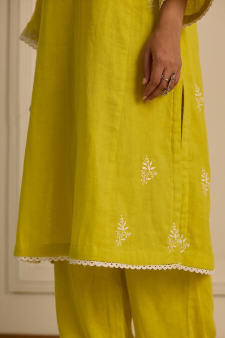 Buy_Vasstram_Yellow Cotton Lace Round Neck Thread Placement Embroidered Kurta