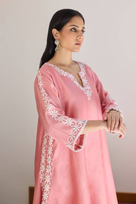 Vasstram_Pink Chanderi Lace Keyhole Neck Chikankari Flower Embroidered Kurta_at_Aza_Fashions