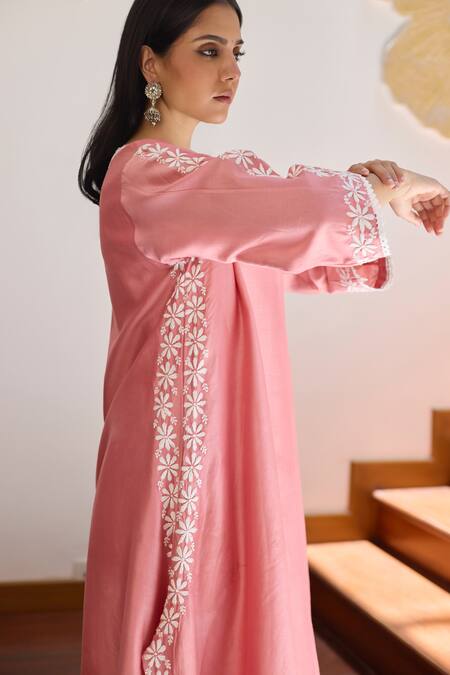 Shop_Vasstram_Pink Chanderi Lace Keyhole Neck Chikankari Flower Embroidered Kurta