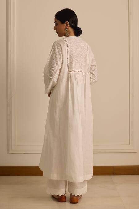Shop_Vasstram_White Cotton Embroidery Round Neck Chikankari Sleeve Kurta_at_Aza_Fashions