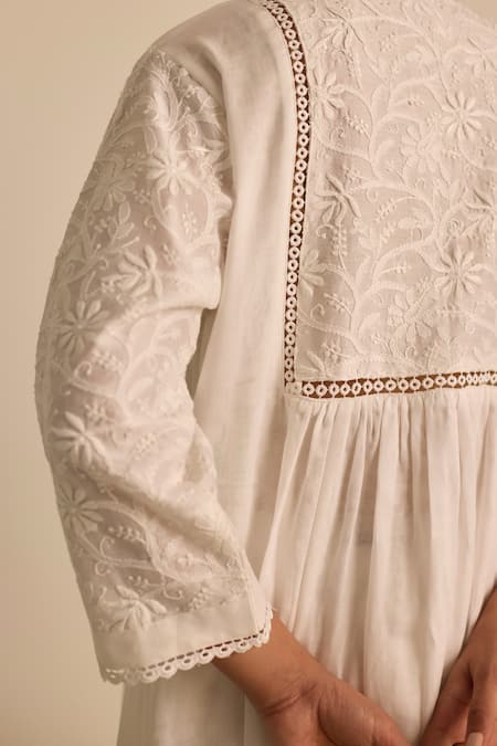 Buy_Vasstram_White Cotton Embroidery Round Neck Chikankari Sleeve Kurta