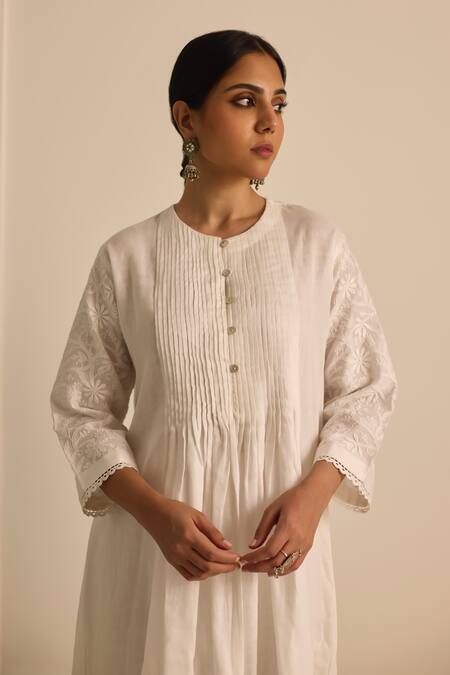 Shop_Vasstram_White Cotton Embroidery Round Neck Chikankari Sleeve Kurta