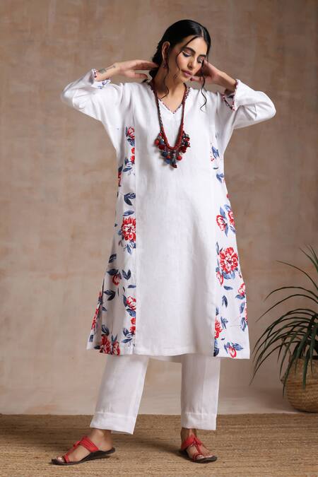 Vasstram_White Cotton Embroidery V-neck Azeema Floral Print Co-ord Set _at_Aza_Fashions