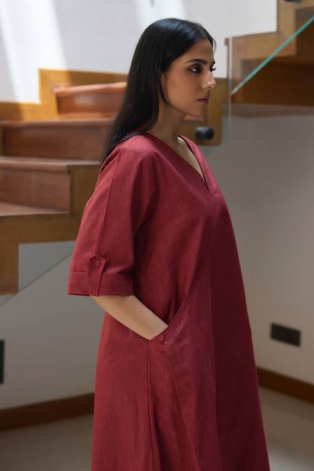 Vasstram Red Cotton V-neck Solid Slouchy Dress Online at Aza Fashions Vasstram_Red Cotton V-neck Solid Slouchy Dress _Online_at_Aza_Fashions