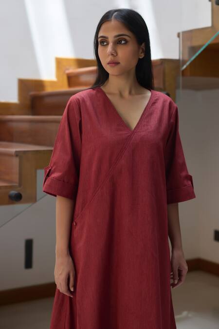 Buy Vasstram Red Cotton V-neck Solid Slouchy Dress Online at Aza Fashions Buy_Vasstram_Red Cotton V-neck Solid Slouchy Dress _Online_at_Aza_Fashions