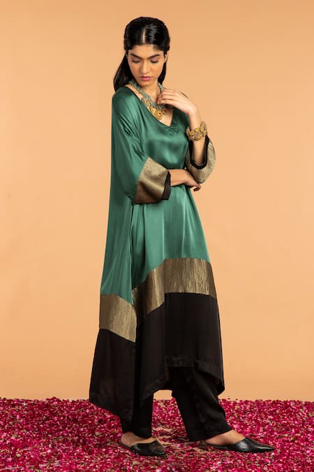 Vasstram_Green Modal, Satin Zari V-neck Heena Embroidered Panel Kaftan _at_Aza_Fashions