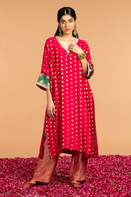 Vasstram Mubarak Floral Zari Embroidered Kaftan 