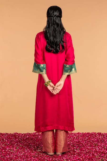 Vasstram Mubarak Floral Zari Embroidered Kaftan 