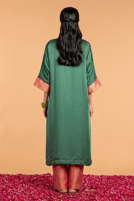 Shop Vasstram Green Zari, Embroidery V-neck Hara Gulab Buti Kaftan at Aza Fashions Shop_Vasstram_Green Zari, Embroidery V-neck Hara Gulab Buti Kaftan _at_Aza_Fashions