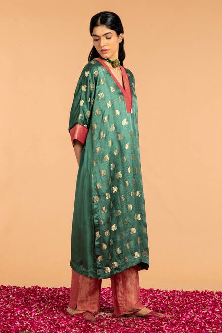 Vasstram Green Zari, Embroidery V-neck Hara Gulab Buti Kaftan Online at Aza Fashions Vasstram_Green Zari, Embroidery V-neck Hara Gulab Buti Kaftan _Online_at_Aza_Fashions