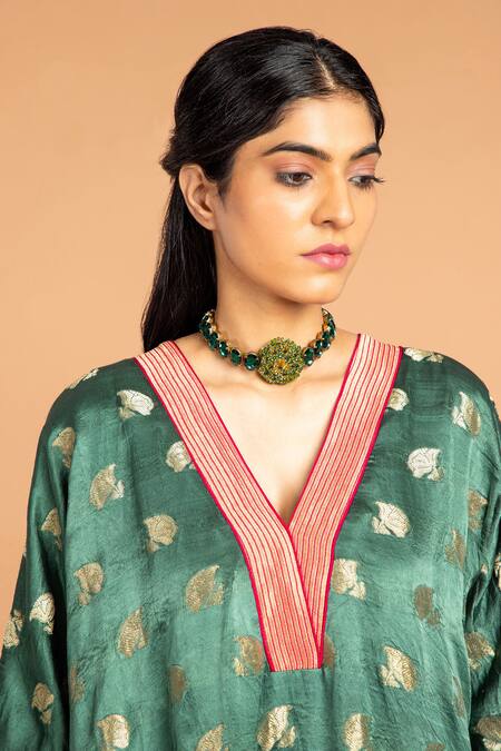 Buy Vasstram Green Zari, Embroidery V-neck Hara Gulab Buti Kaftan Online at Aza Fashions Buy_Vasstram_Green Zari, Embroidery V-neck Hara Gulab Buti Kaftan _Online_at_Aza_Fashions