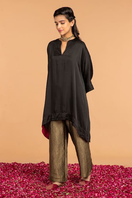 Vasstram Asymmetric V-Neck Short Tunic 