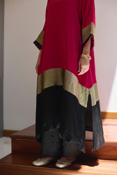 Buy_Vasstram_Magenta Modal, Satin Zari V-neck Heena Embroidered Layer Kaftan _Online_at_Aza_Fashions