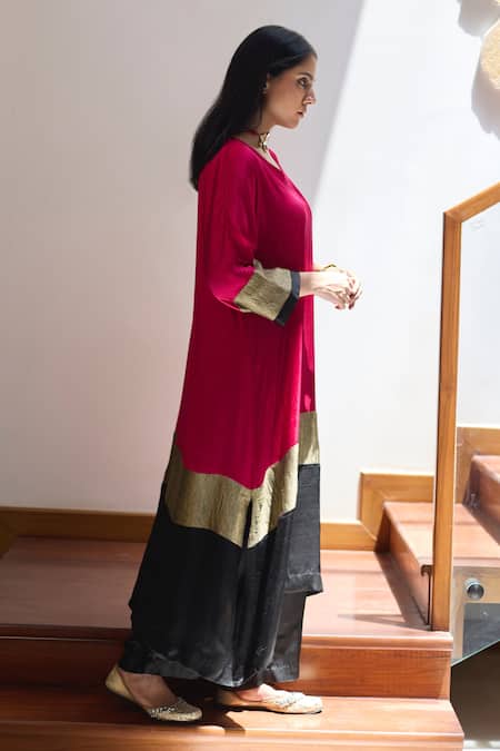 Shop_Vasstram_Magenta Modal, Satin Zari V-neck Heena Embroidered Layer Kaftan _Online_at_Aza_Fashions