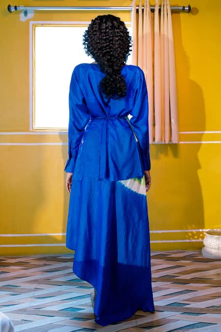 Shop Zwaan Blue Silk Crew Neck Pea Tie Dye Wrap Top at Aza Fashions Shop_Zwaan_Blue Silk Crew Neck Pea Tie Dye Wrap Top _at_Aza_Fashions