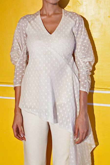 Shop Zwaan Ivory Jacquard, Linen V-neck Ecru Jamdani Asymmetric Top Online at Aza Fashions Shop_Zwaan_Ivory Jacquard, Linen V-neck Ecru Jamdani Asymmetric Top _Online_at_Aza_Fashions