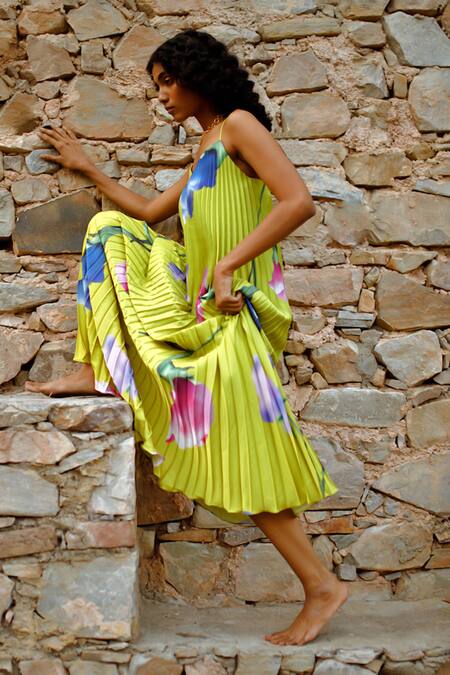 Buy Zwaan Green Satin V-neck Junie Floral Print Pleated Dress Online at Aza Fashions Buy_Zwaan_Green Satin V-neck Junie Floral Print Pleated Dress _Online_at_Aza_Fashions