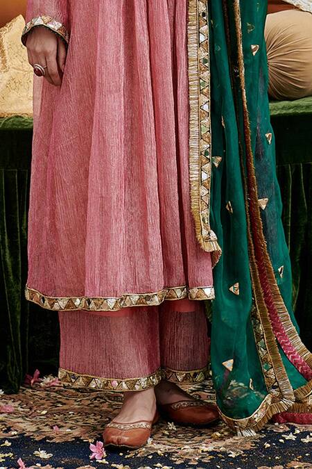 Itrh_Pink Organza, Tissue, Crepe Padma Tabaan Embellished Textured Kurta Pant Set _Online_at_Aza_Fashions