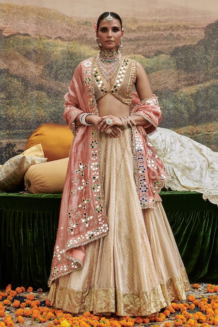 Itrh Svet Gulal Bridal Lampi Border Lehenga Set 