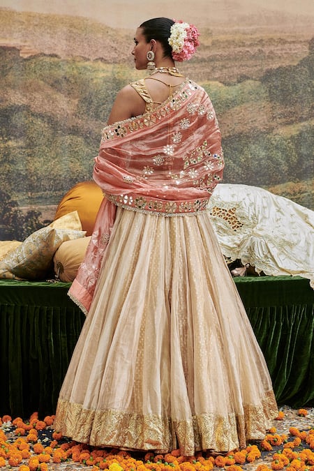 Itrh Svet Gulal Bridal Lampi Border Lehenga Set 