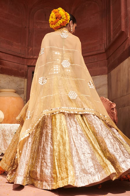 Itrh Chandi Sona Sheesh Lampi Bridal Lehenga Set 