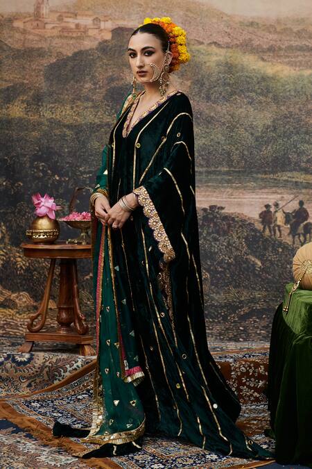 Itrh_Green Velvet Gota Patti, Sequins V-neck Azal Makhmali Work Kaftan _Online_at_Aza_Fashions